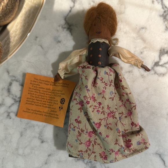 Handmade Australian Spool Doll with 8 Cloth Covered Apples - Picture 4 of 5